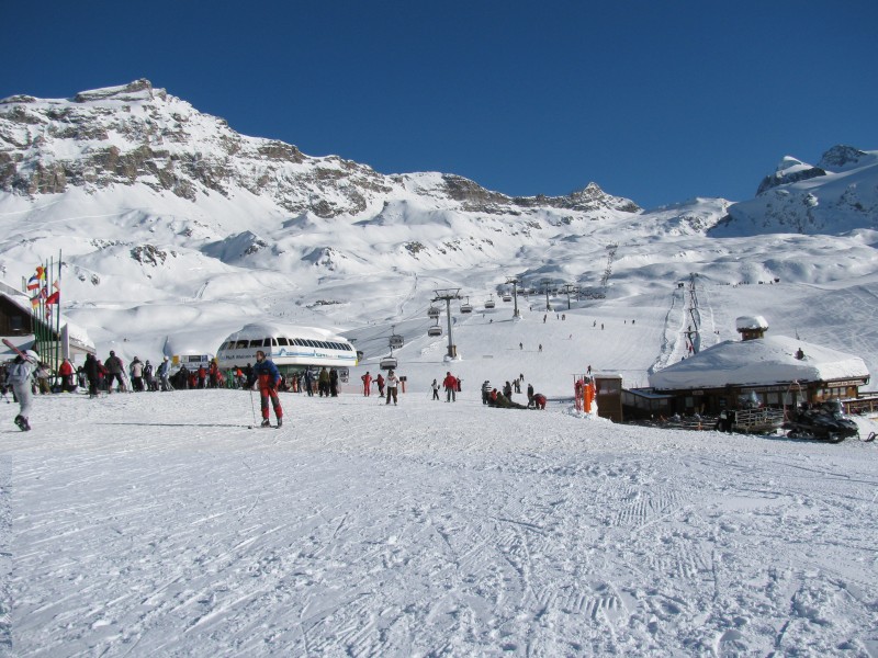 Cervinia, one of the most important ski resorts in Europe, is near our Maison Gorret.