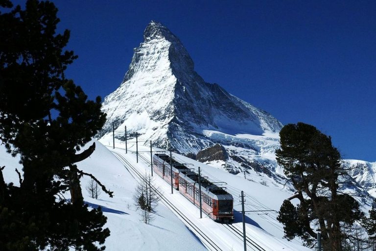 Places 1280px-Gornergratbahn_and_Matterhorn