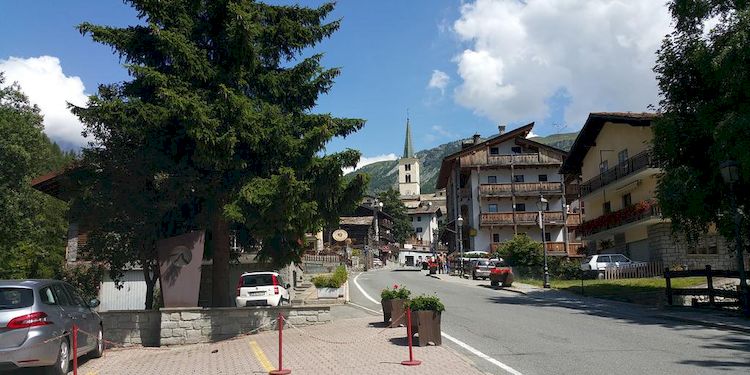 Maison Gorret is located in the Frazione Montaz, a small corner in Valtournenche near Cervinia.